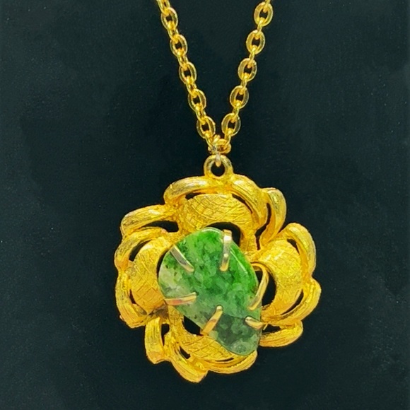 Vintage BSK Gold-Plated Adventurine Pendant/Necklace - Picture 2 of 7